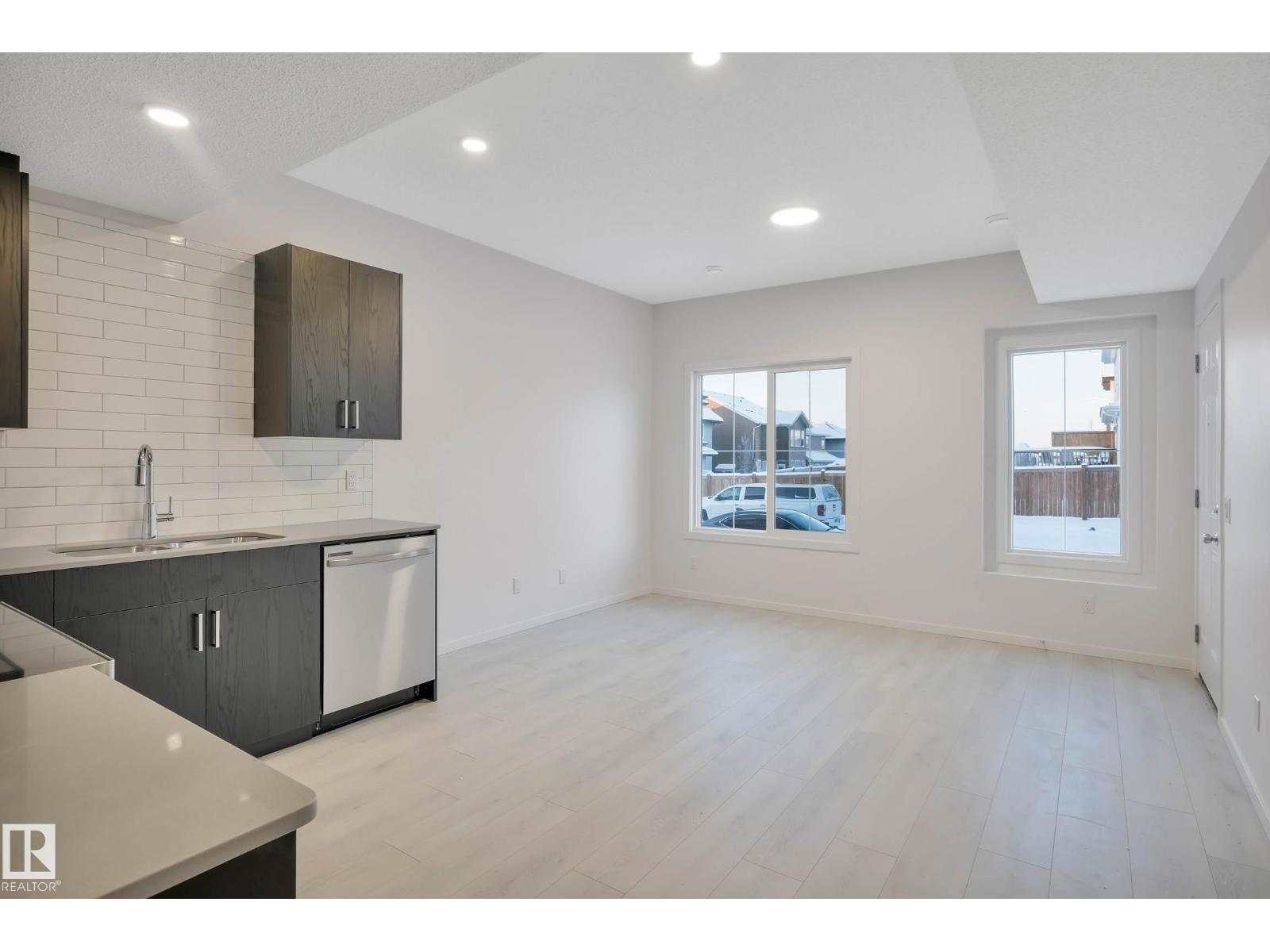 5239 - 5245 21A AV SW SW