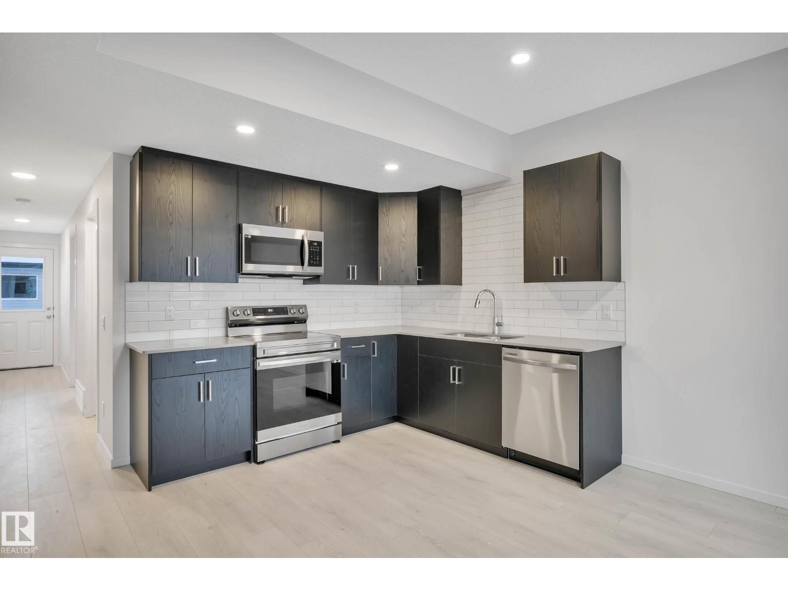 5239 - 5245 21A AV SW SW