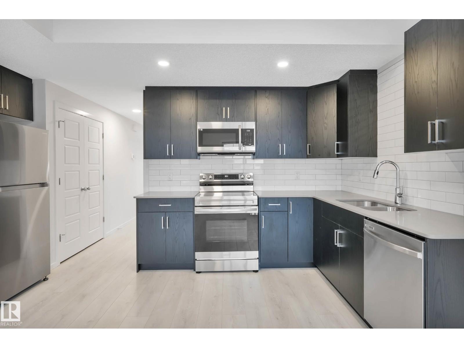5239 - 5245 21A AV SW SW