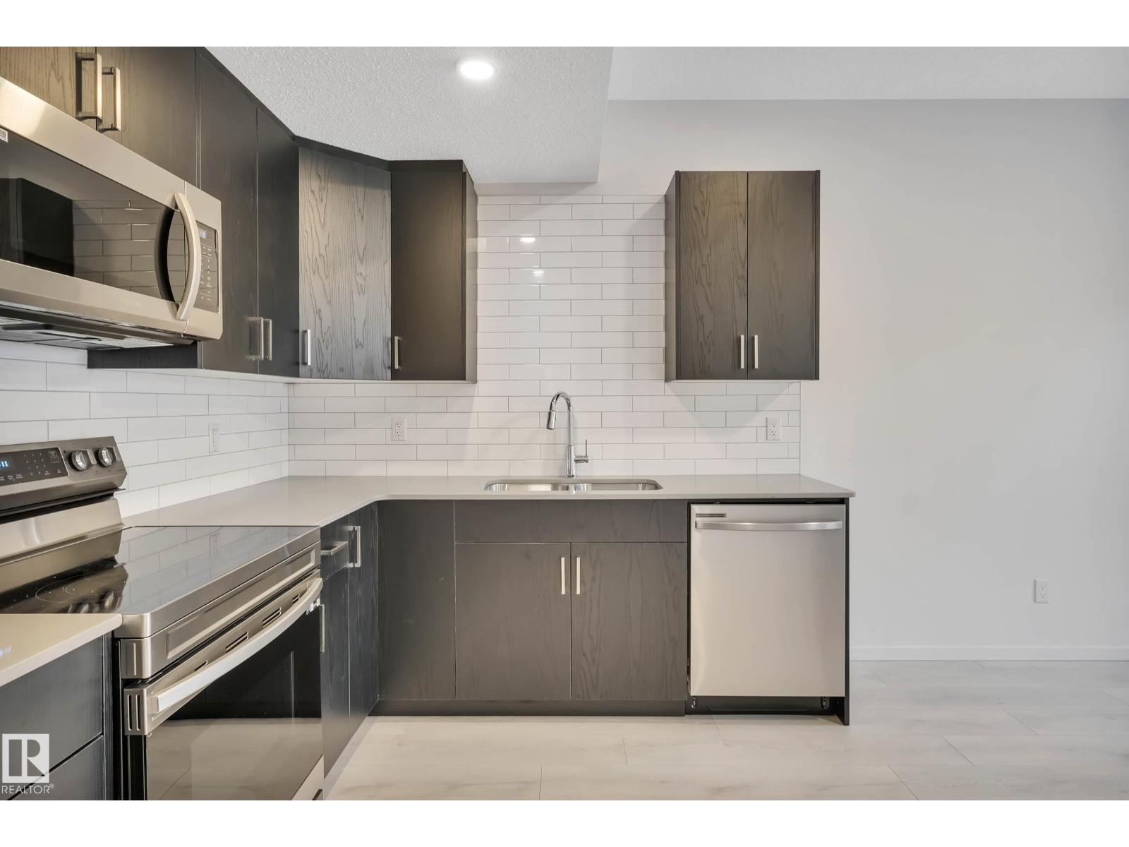 5239 - 5245 21A AV SW SW