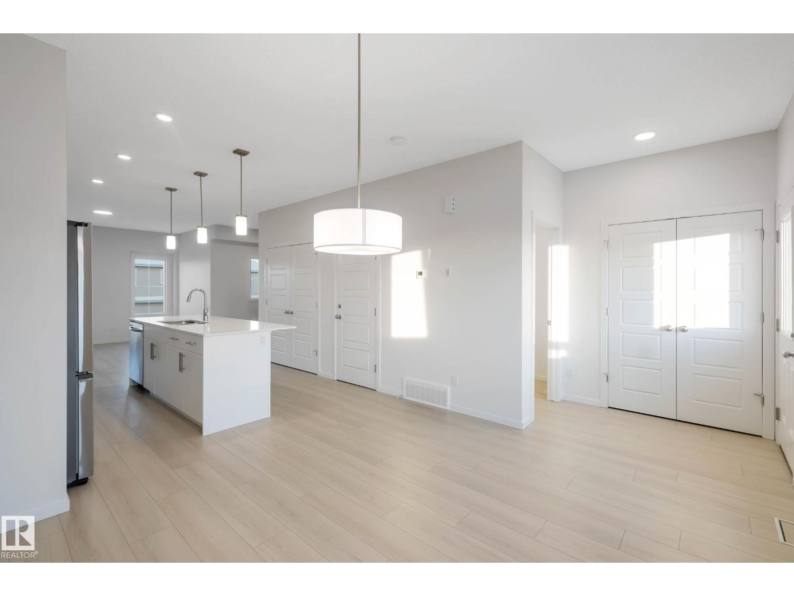 5239 - 5245 21A AV SW SW