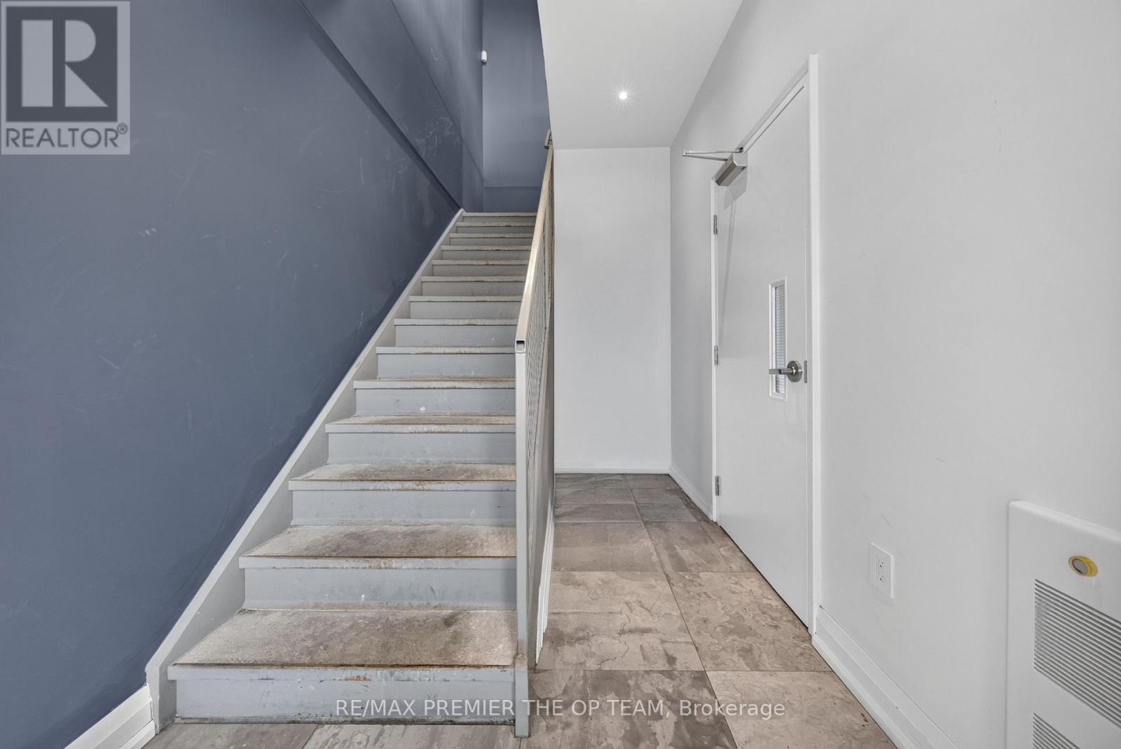 1 & 1a Upper - 2900 Langstaff Road, Vaughan, Ontario  L4K 4R9 - Photo 3 - N13820814