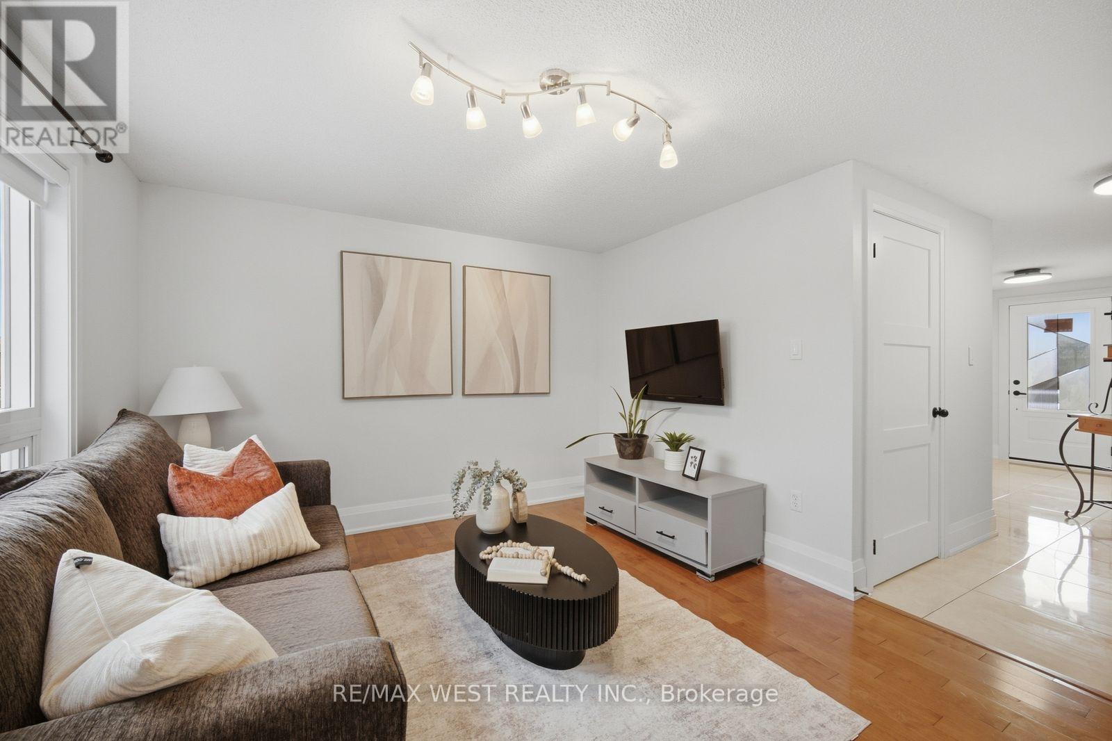11 Ambler Bay, Barrie (Georgian Drive), Ontario  L4M 7A4 - Photo 2 - S13820682