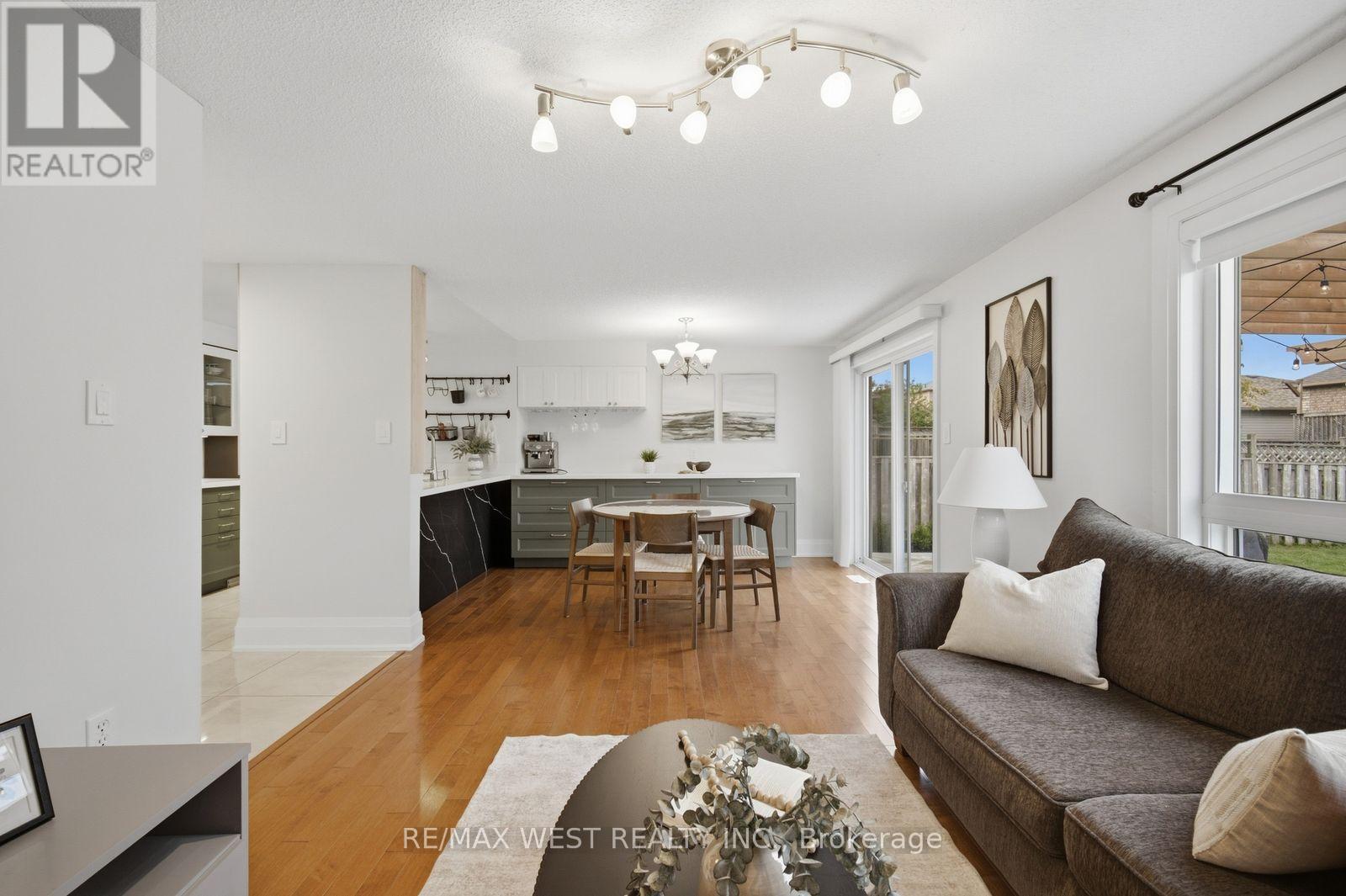 11 Ambler Bay, Barrie (Georgian Drive), Ontario  L4M 7A4 - Photo 4 - S13820682