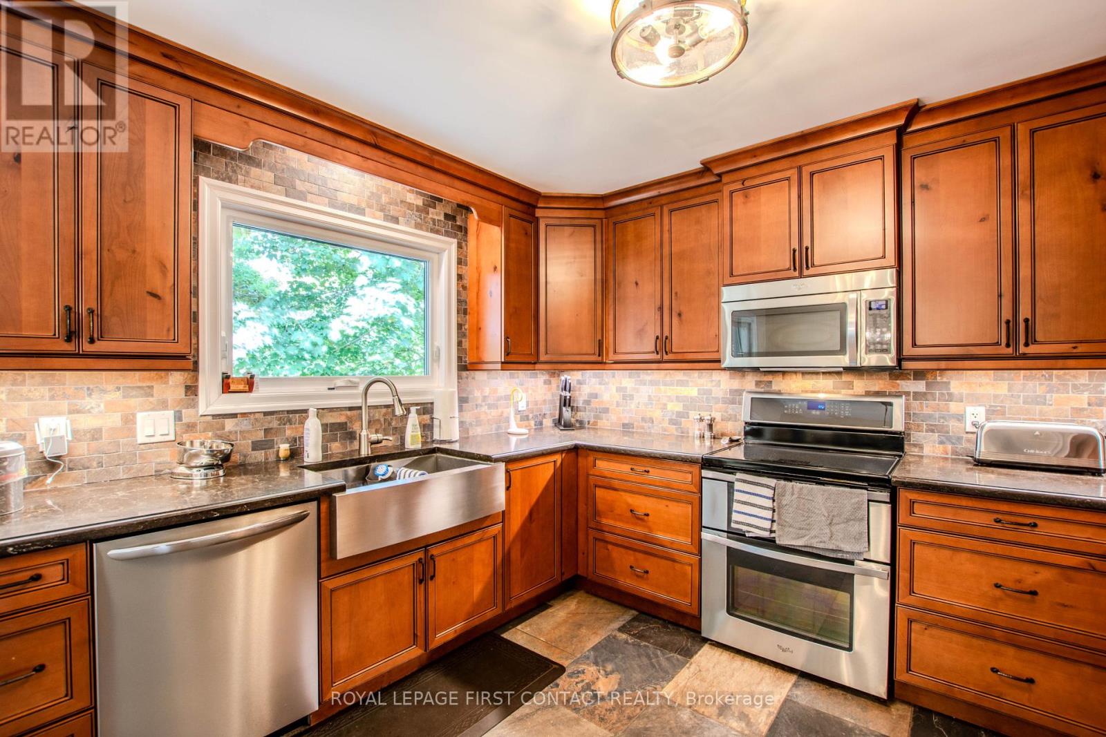 27 Tower Crescent, Barrie (Allandale Heights), Ontario  L4N 2V3 - Photo 13 - S13820696