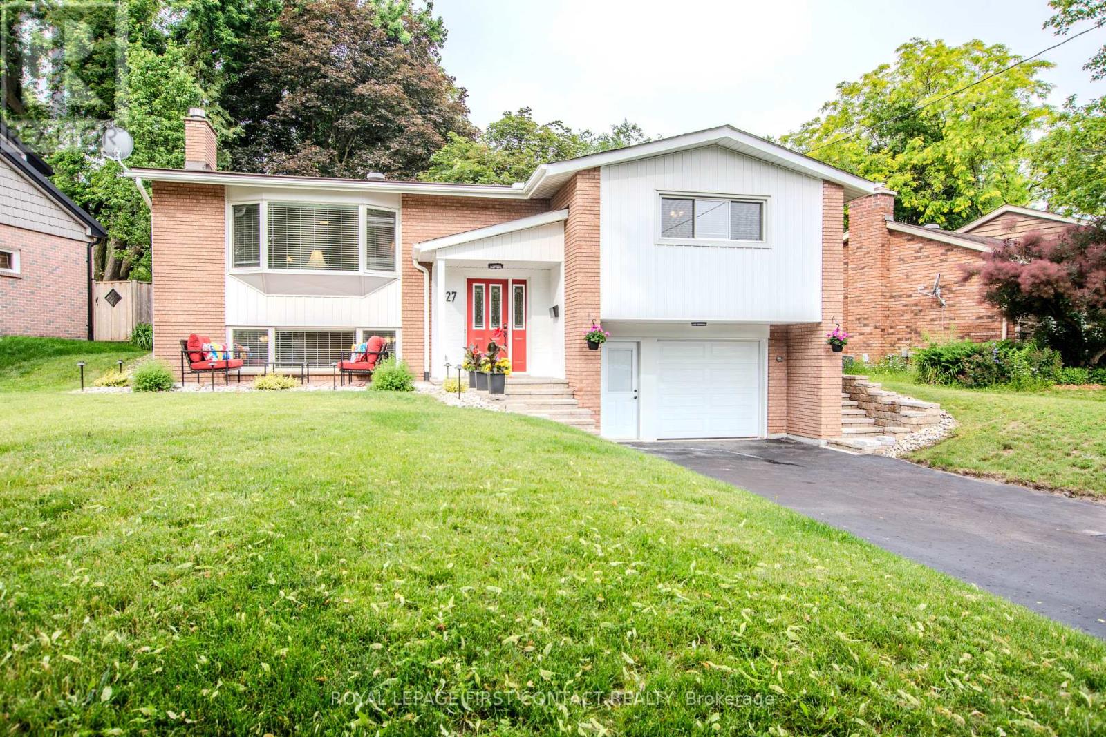 27 Tower Crescent, Barrie (Allandale Heights), Ontario  L4N 2V3 - Photo 4 - S13820696