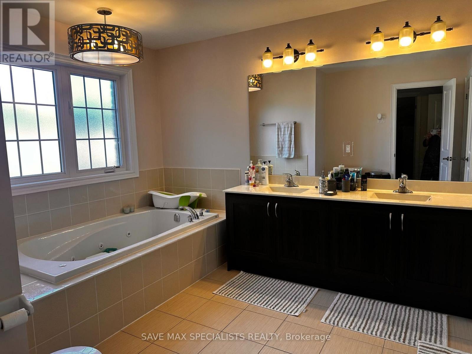 Main - 7538 Saint Barbara Boulevard, Mississauga, Ontario  L5W 0B6 - Photo 21 - W13820708