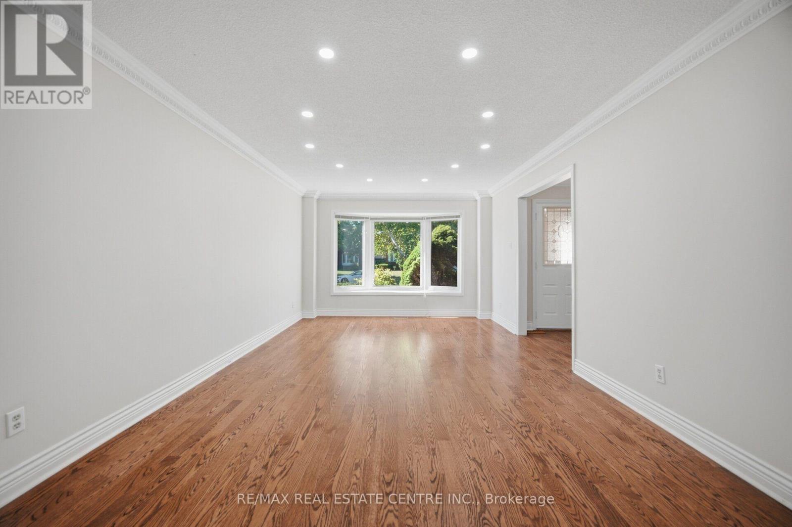 1572 Maple Ridge Drive, Mississauga, Ontario  L4W 3C8 - Photo 11 - W13820750