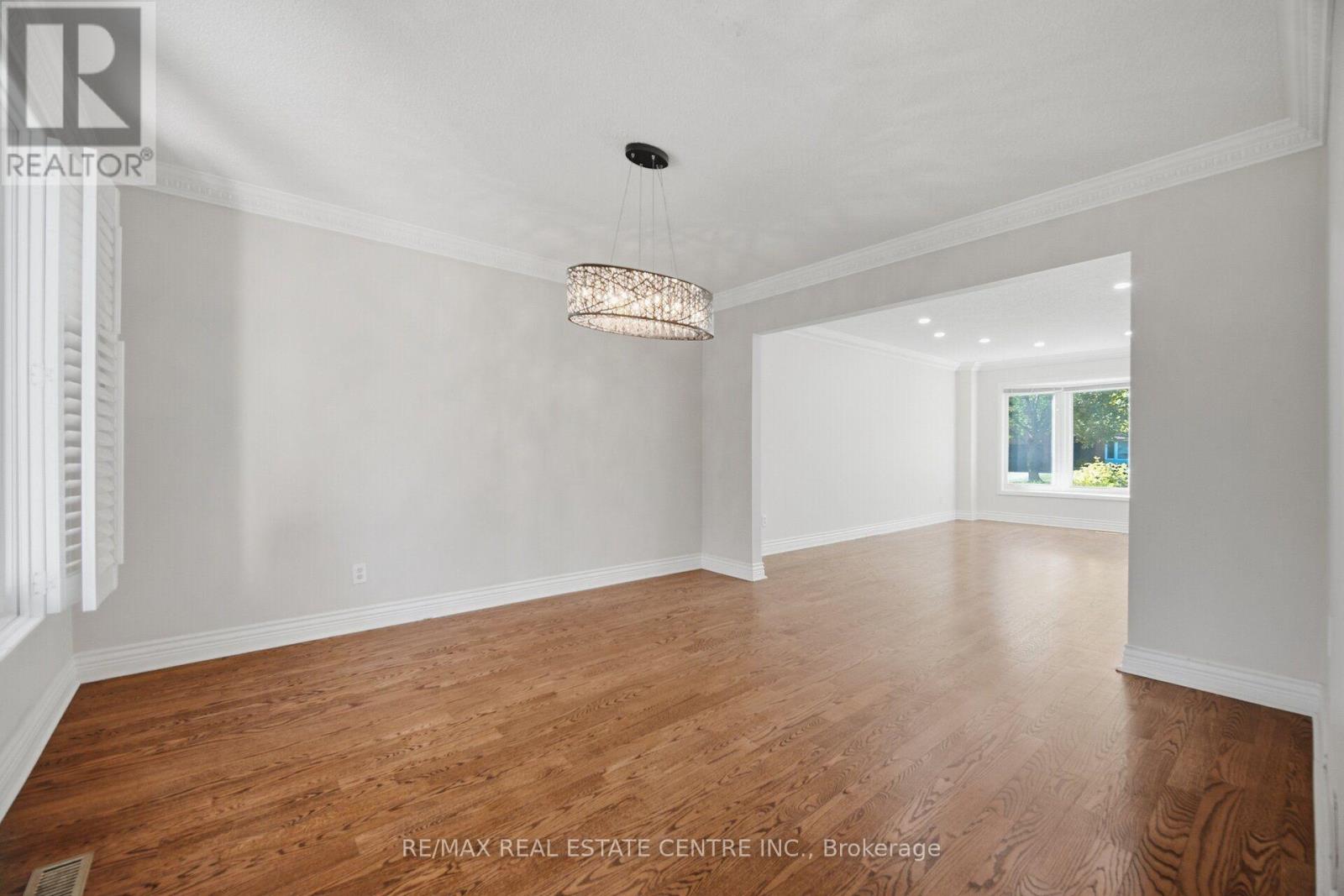 1572 Maple Ridge Drive, Mississauga, Ontario  L4W 3C8 - Photo 14 - W13820750