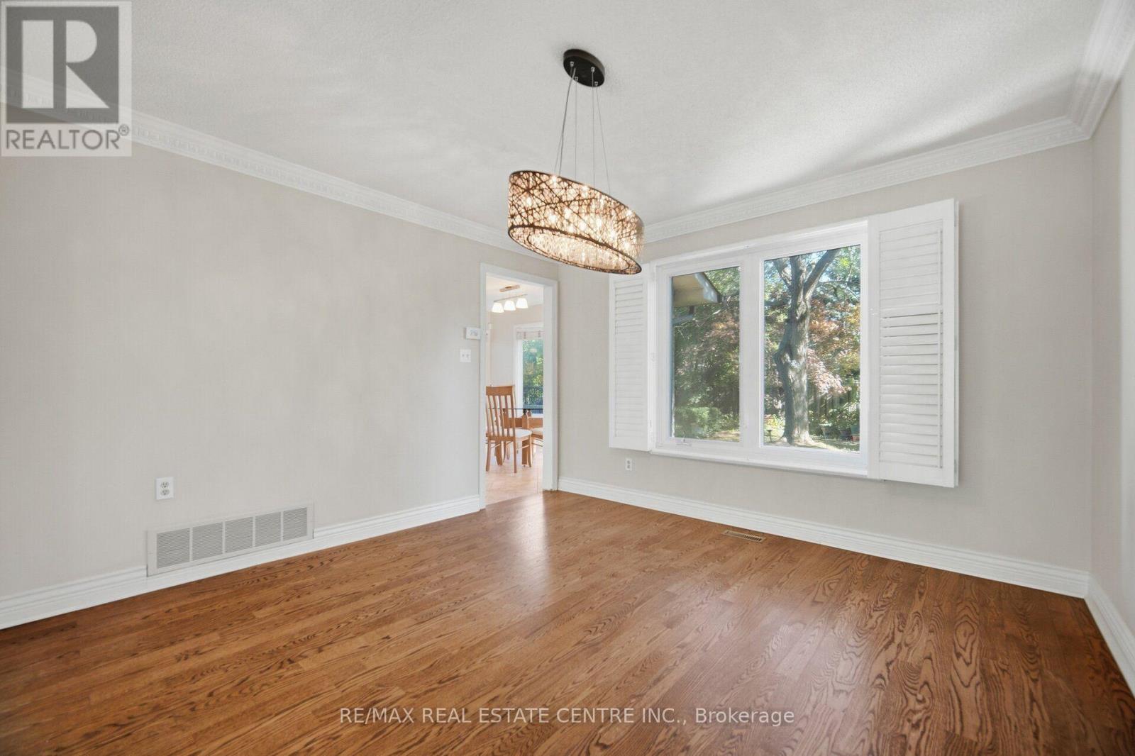 1572 Maple Ridge Drive, Mississauga, Ontario  L4W 3C8 - Photo 15 - W13820750
