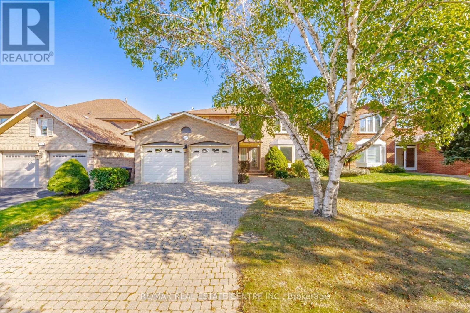1572 Maple Ridge Drive, Mississauga, Ontario  L4W 3C8 - Photo 2 - W13820750