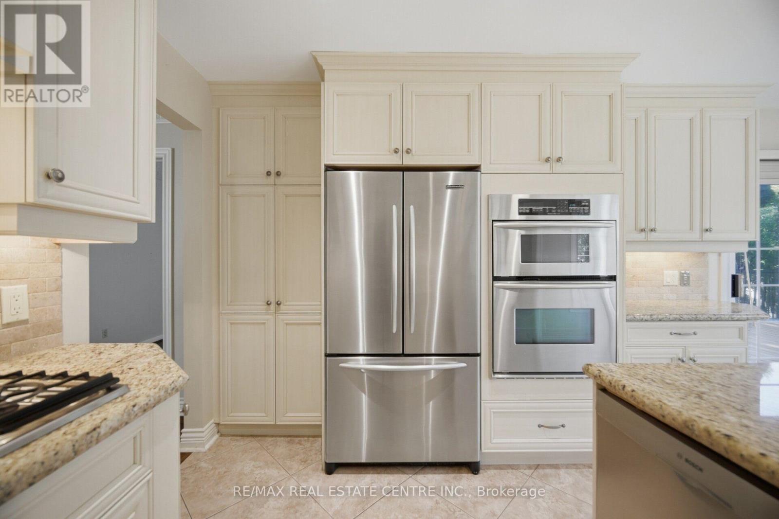 1572 Maple Ridge Drive, Mississauga, Ontario  L4W 3C8 - Photo 20 - W13820750