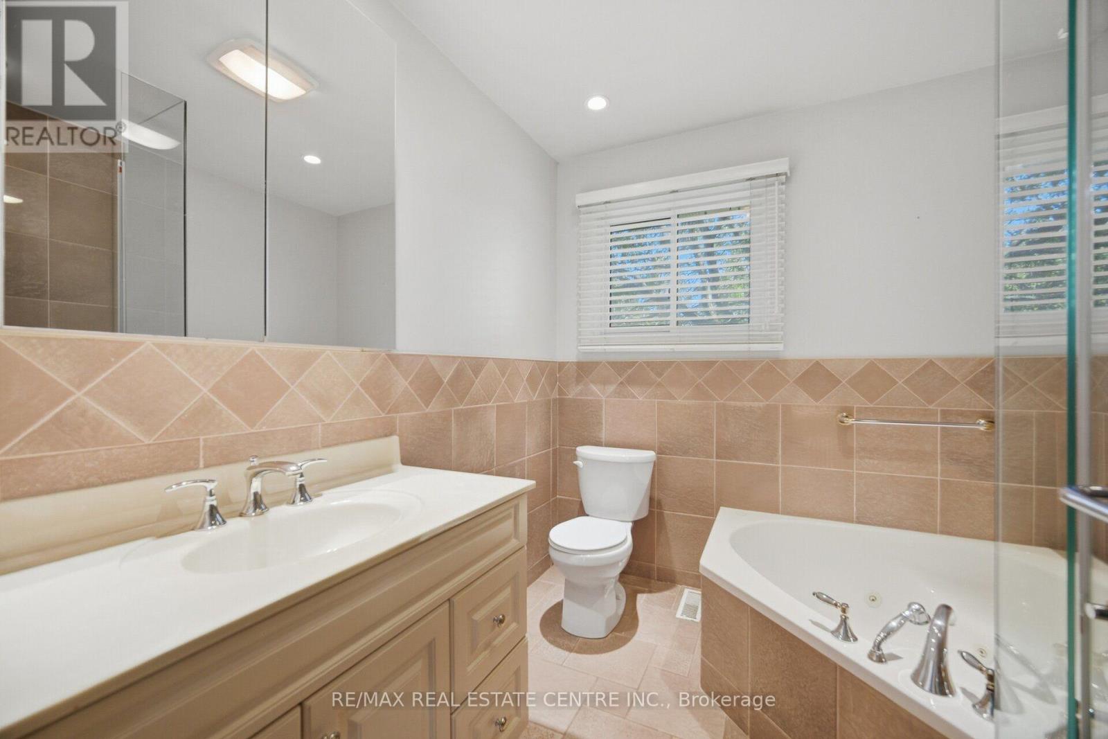 1572 Maple Ridge Drive, Mississauga, Ontario  L4W 3C8 - Photo 28 - W13820750