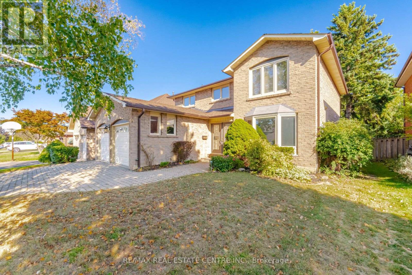 1572 Maple Ridge Drive, Mississauga, Ontario  L4W 3C8 - Photo 3 - W13820750