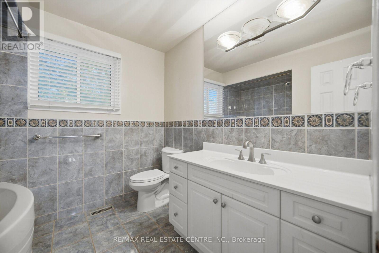 1572 Maple Ridge Drive, Mississauga, Ontario  L4W 3C8 - Photo 32 - W13820750