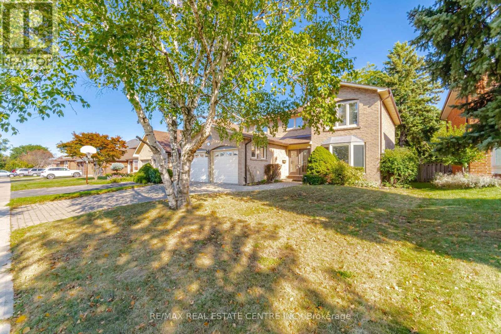 1572 Maple Ridge Drive, Mississauga, Ontario  L4W 3C8 - Photo 4 - W13820750
