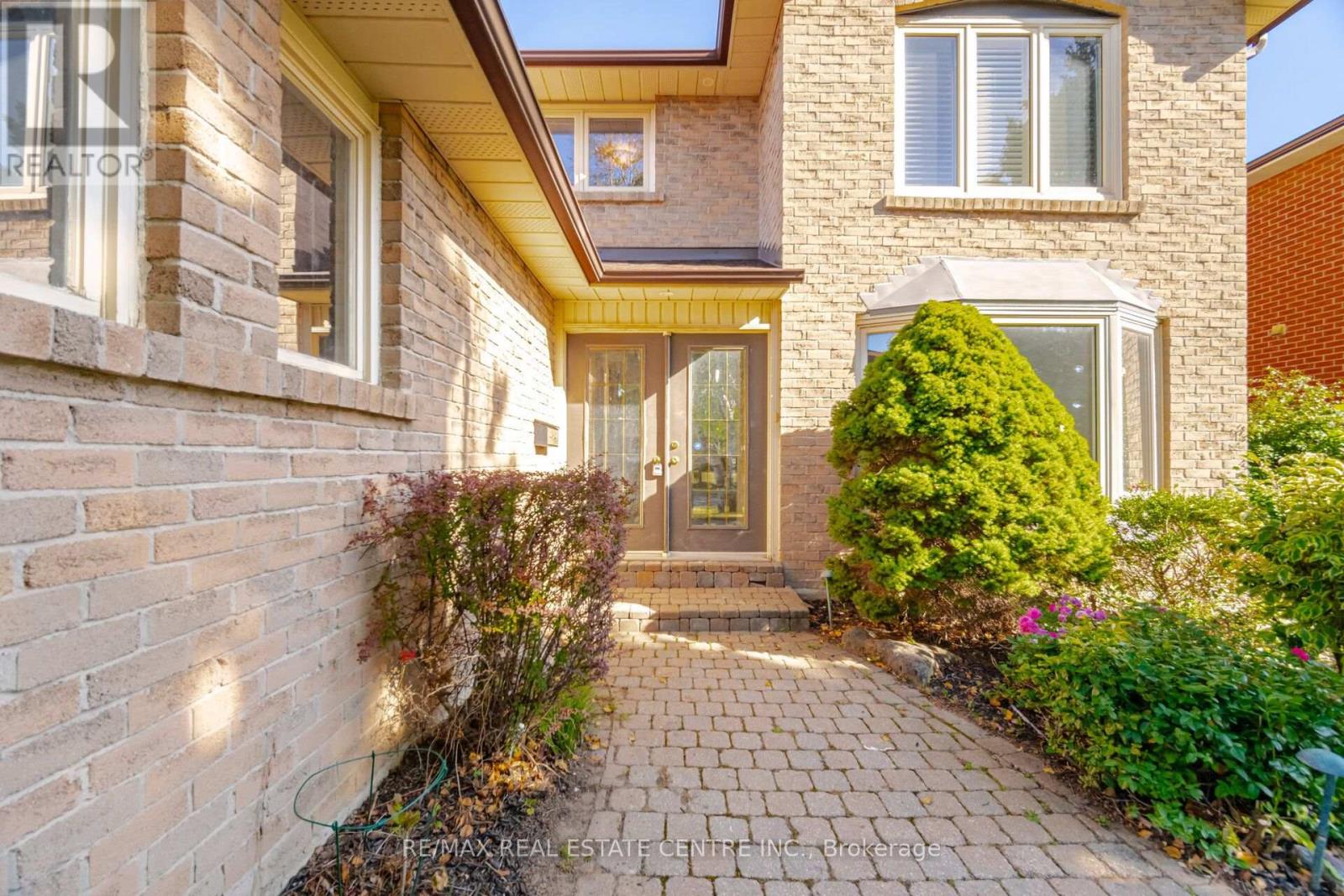 1572 Maple Ridge Drive, Mississauga, Ontario  L4W 3C8 - Photo 5 - W13820750