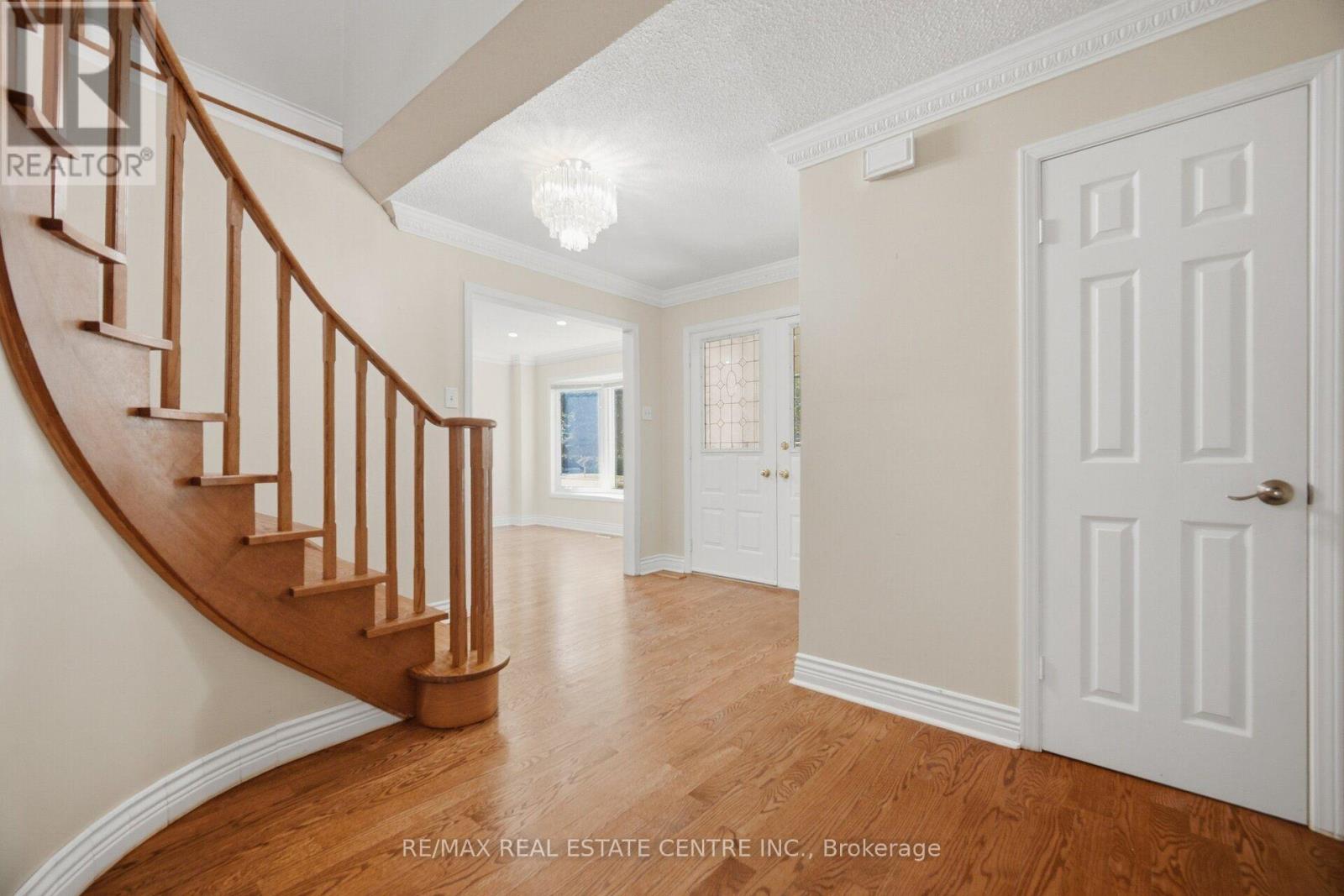 1572 Maple Ridge Drive, Mississauga, Ontario  L4W 3C8 - Photo 9 - W13820750