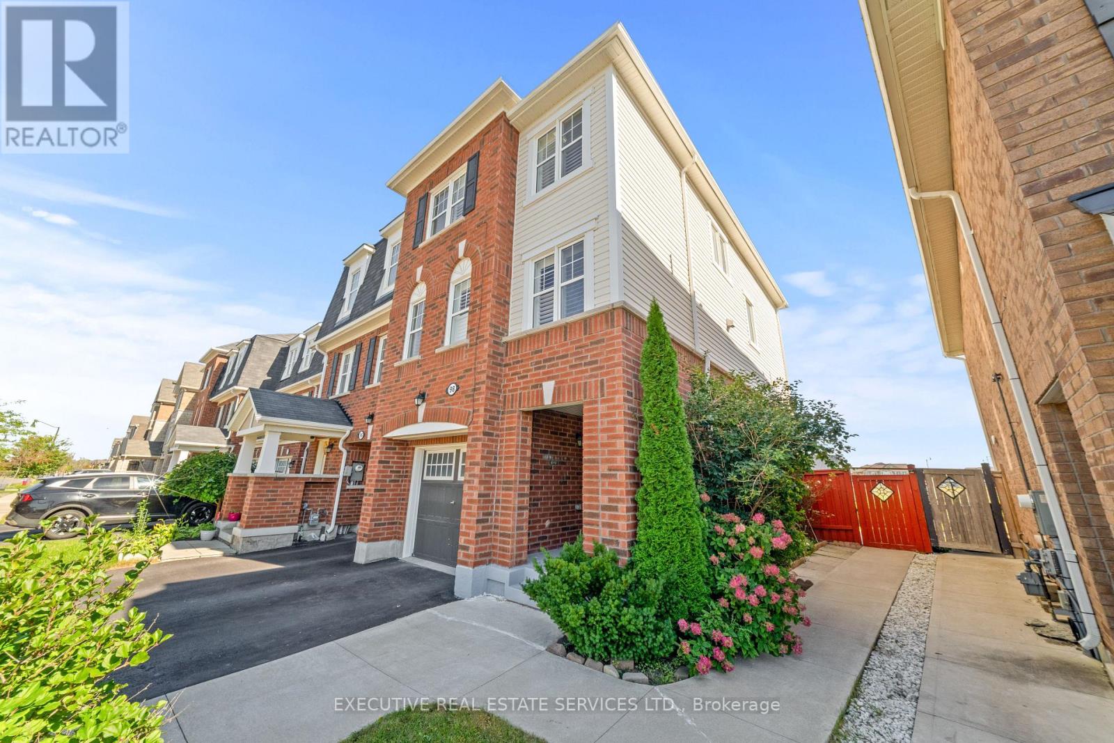 98 Bannister Crescent, Brampton, Ontario  L7A 4H4 - Photo 4 - W13820830