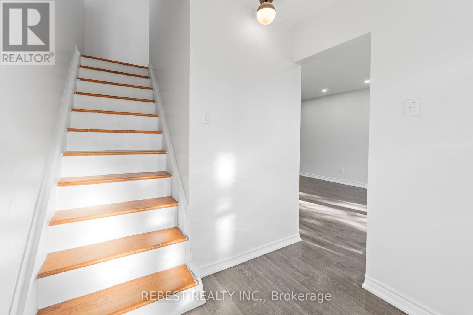 2181 Wiseman Court, Mississauga, Ontario  L5J 1P3 - Photo 5 - W13820908