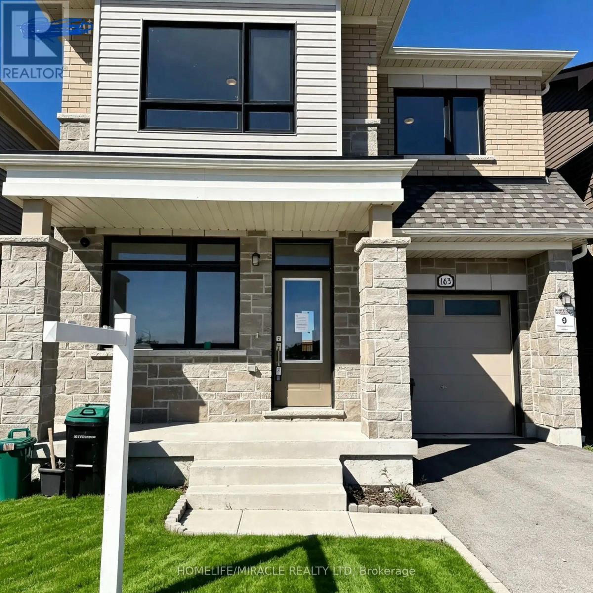 163 FENCHURCH MANOR, Barrie, Ontario