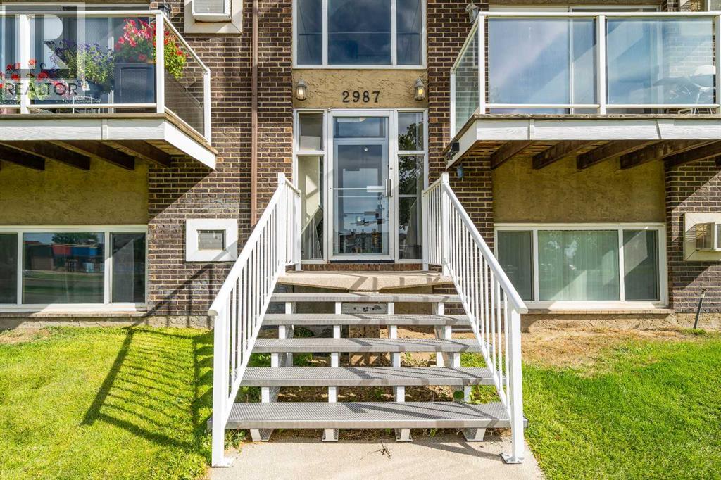 206, 2987 Dunmore Road SE photo 2