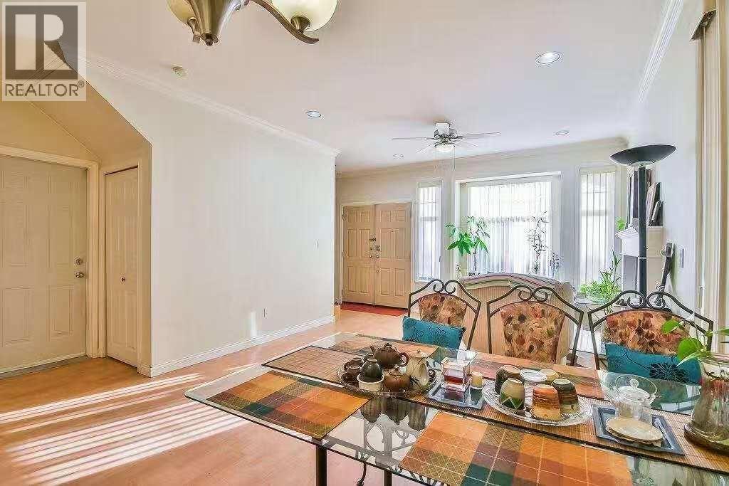 5737 Rumble Street, Burnaby, British Columbia  V5J 2C3 - Photo 4 - R3142295