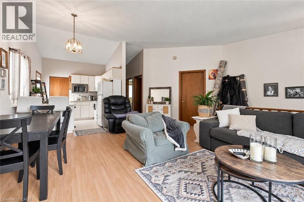 26 Renfrew Street E, Caledonia, Ontario  N3W 1E8 - Photo 8 - 40864893