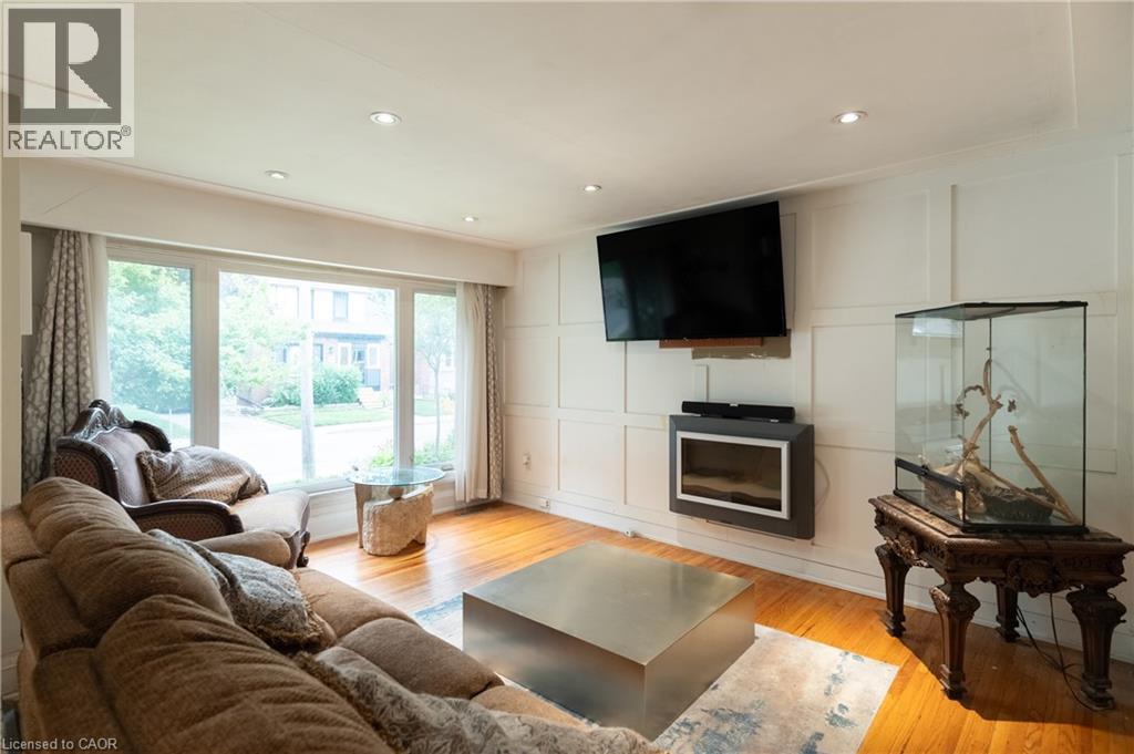 83 East 15th Street, Hamilton, Ontario  L9A 4E8 - Photo 3 - 40865514