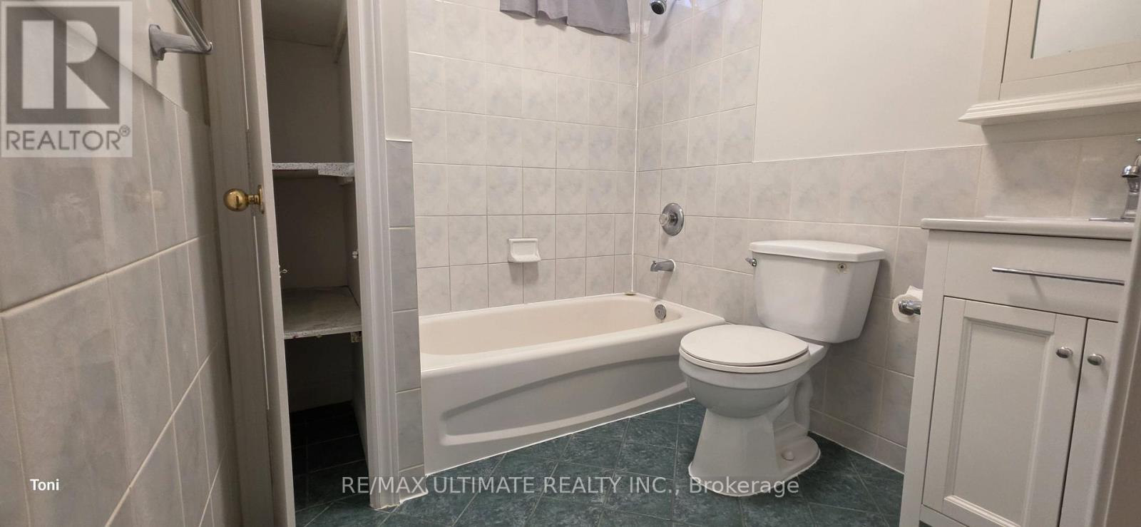 Bsmt - 34 Peterborough Avenue, Toronto, Ontario  M6H 2K7 - Photo 13 - W13818762