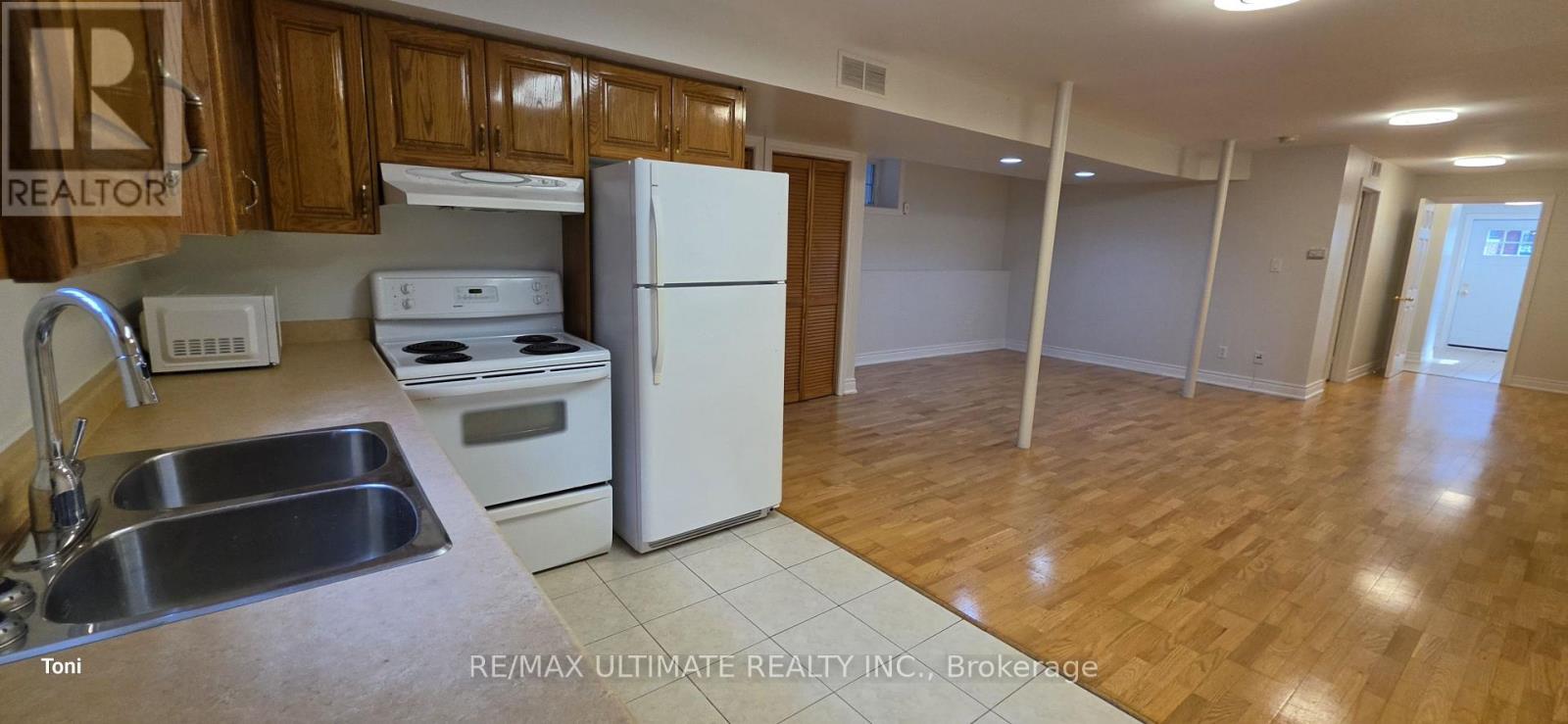 Bsmt - 34 Peterborough Avenue, Toronto, Ontario  M6H 2K7 - Photo 11 - W13818762