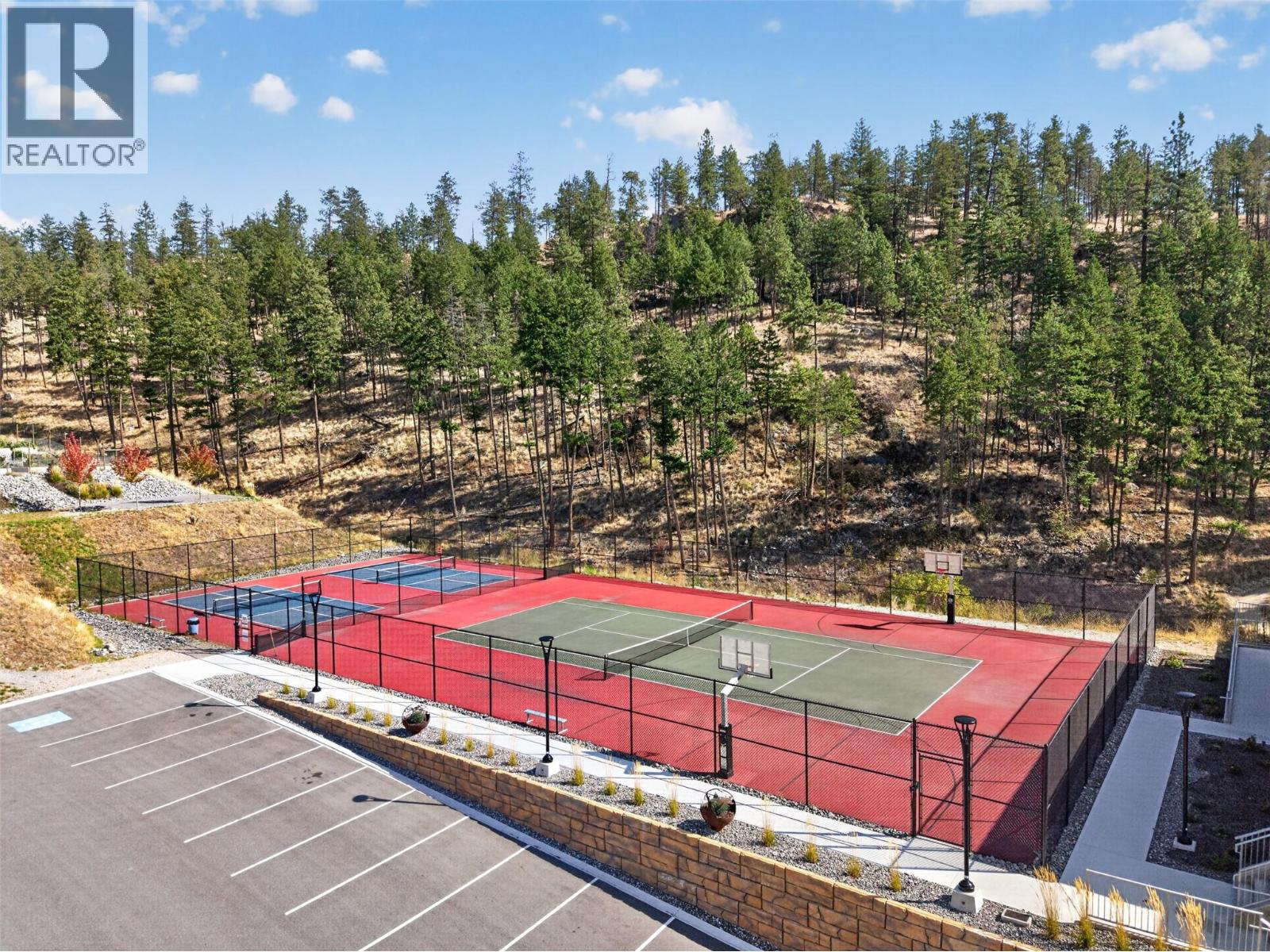 Tennis & pickleball courts