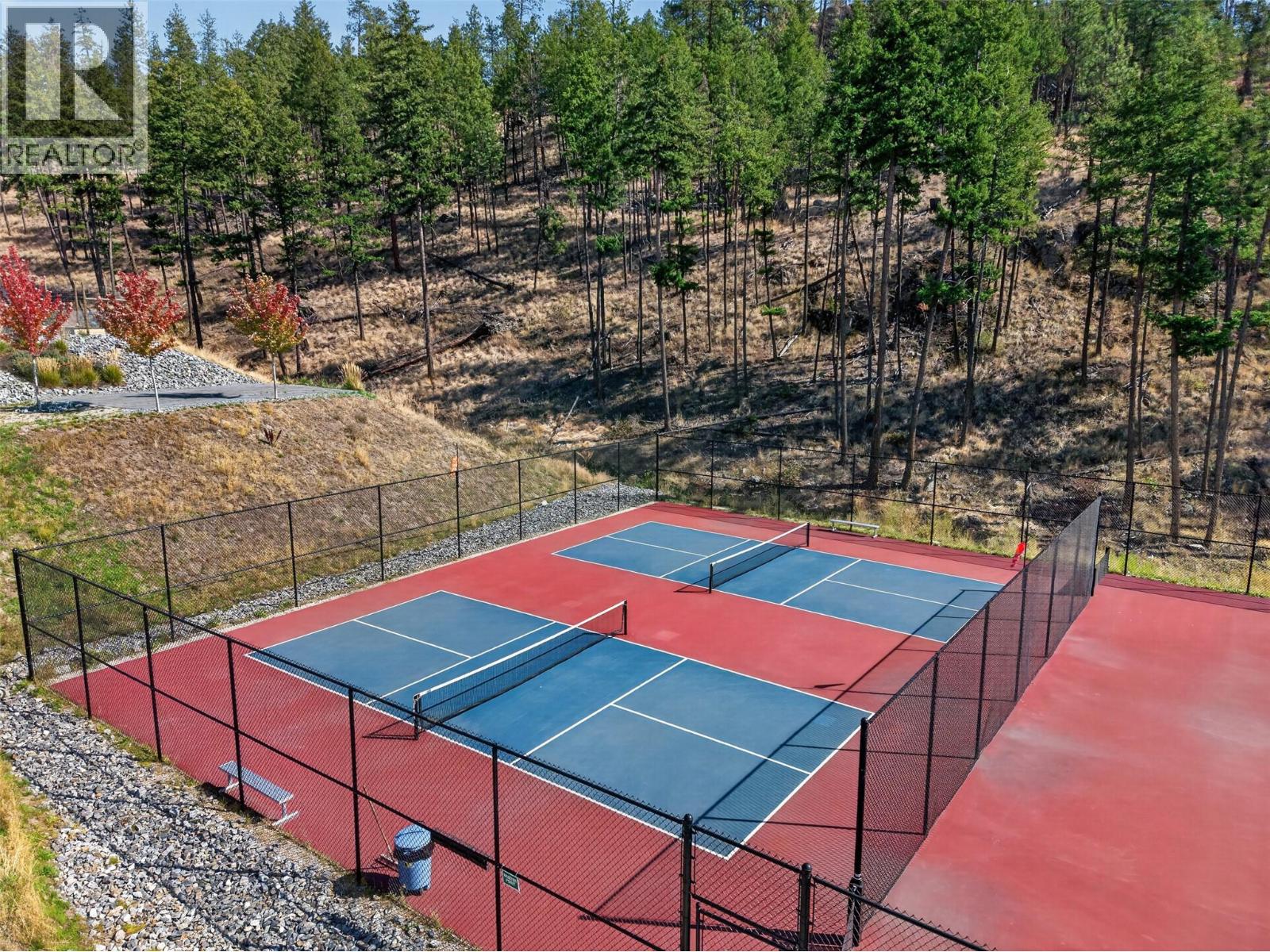 Tennis & pickleball courts