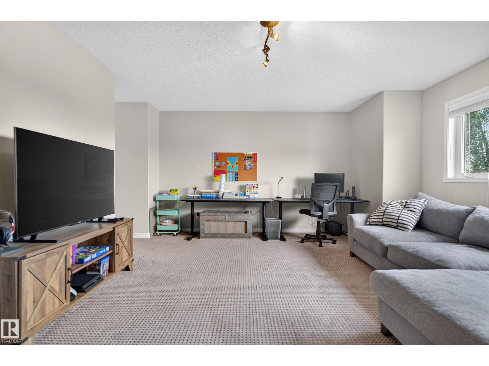 20853 92A AV NW photo 34
