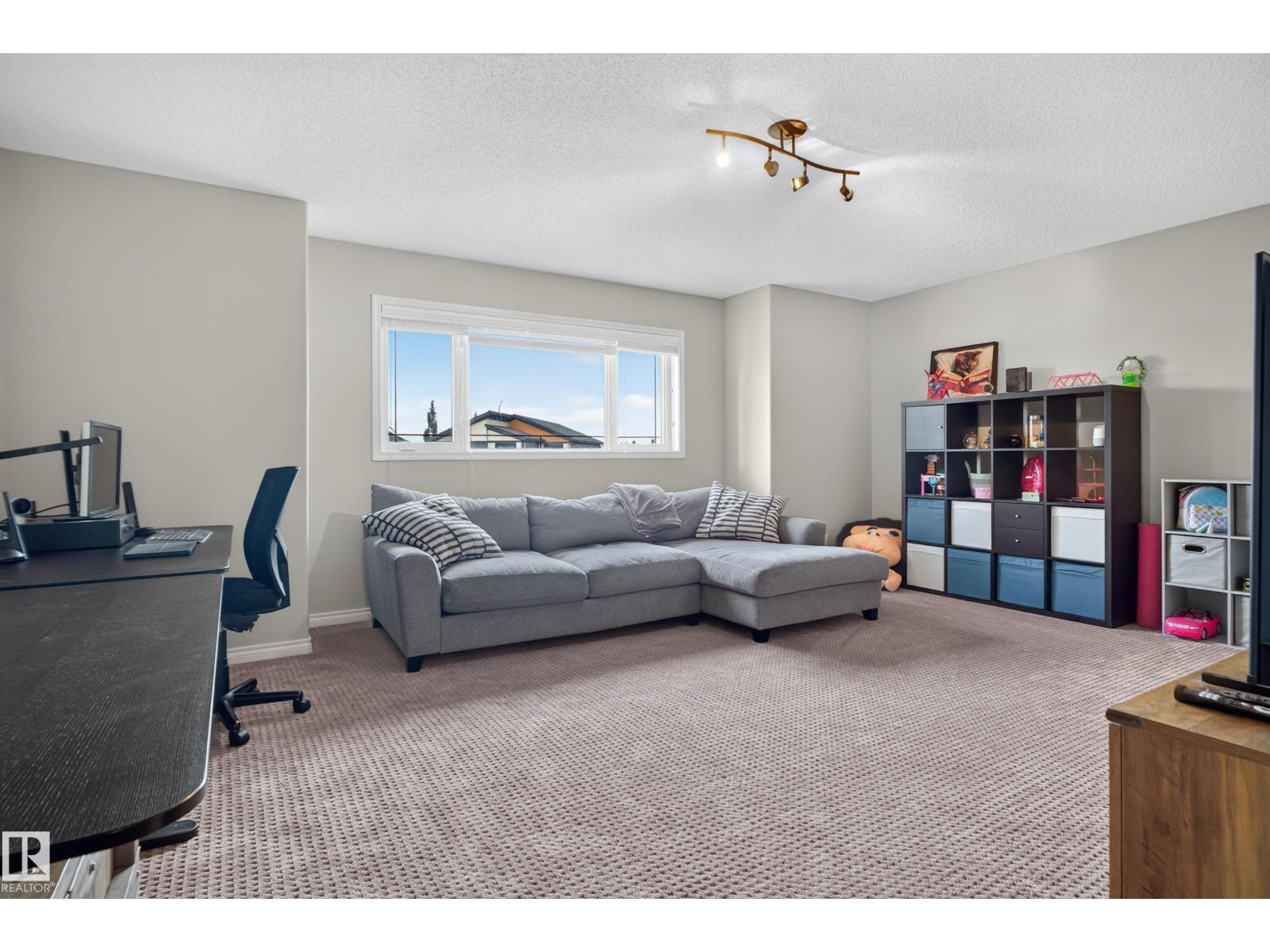 20853 92A AV NW photo 33