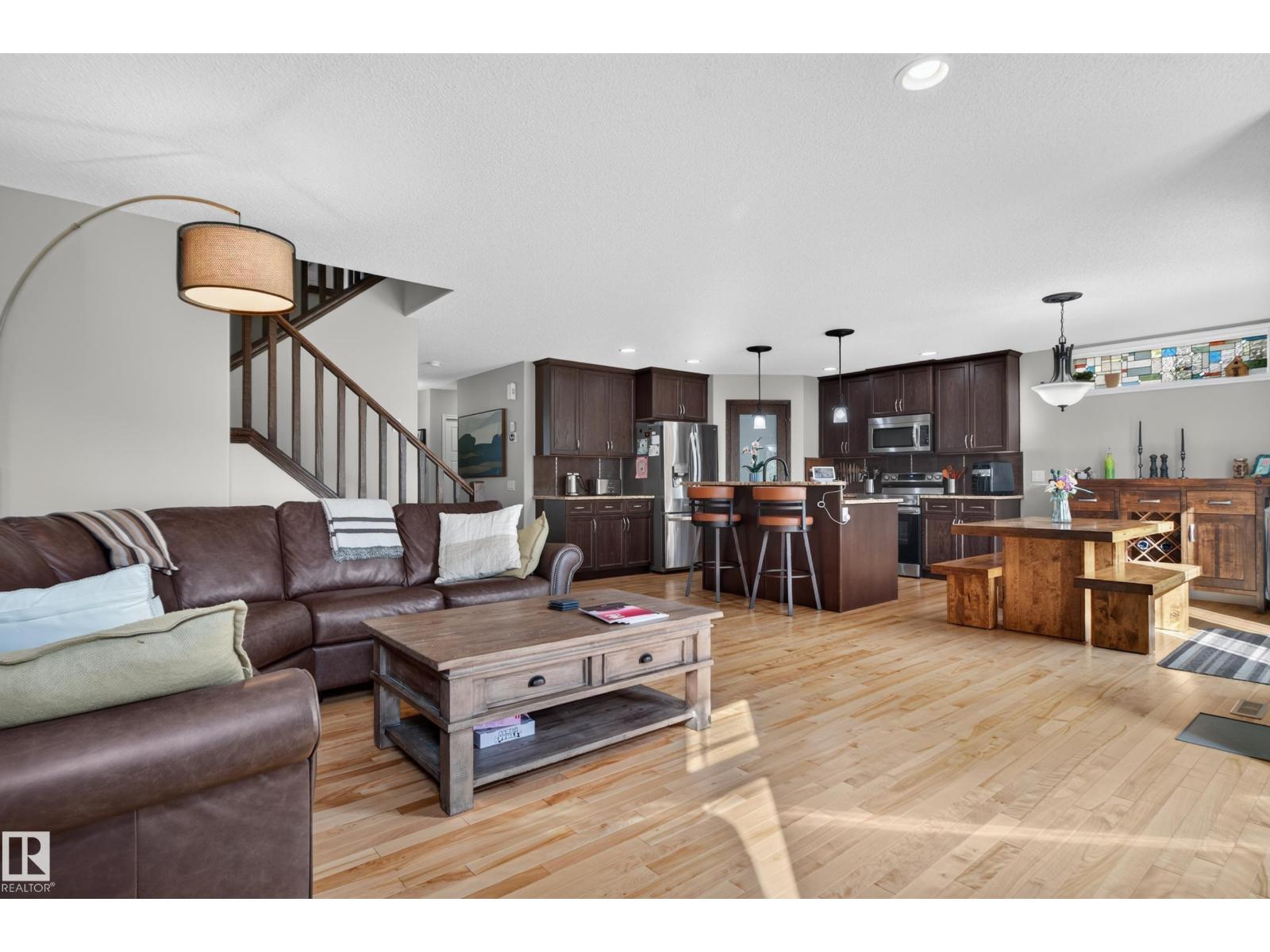 20853 92A AV NW photo 17