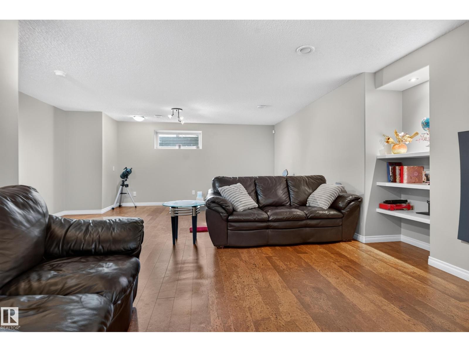 20853 92A AV NW photo 42