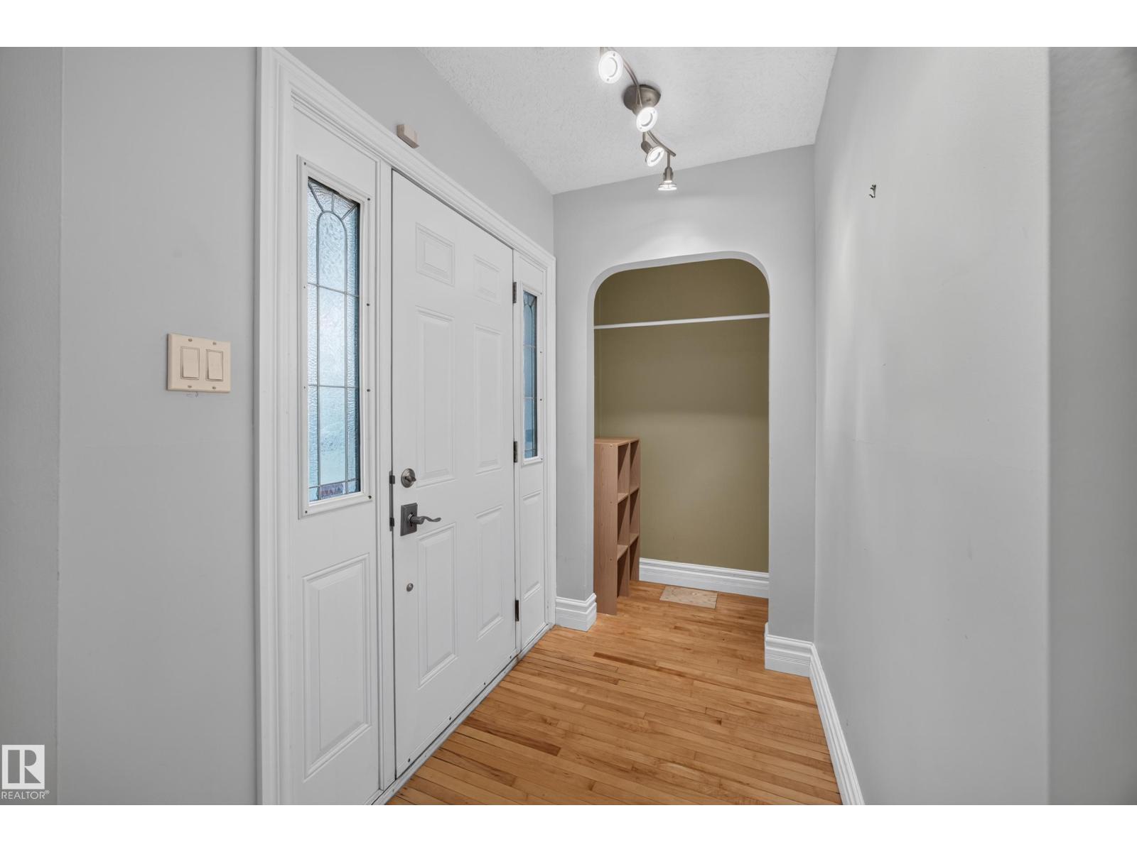 9615 75 Av NW, Edmonton, Alberta  T6E 1H7 - Photo 3 - E4510050