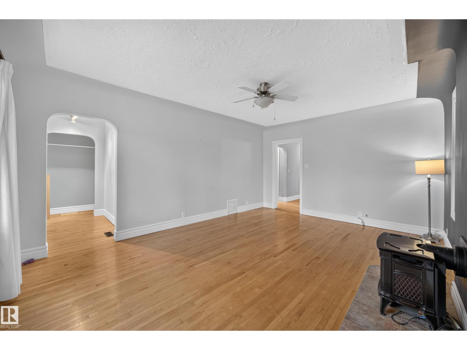 9615 75 Av NW, Edmonton, Alberta  T6E 1H7 - Photo 8 - E4510050