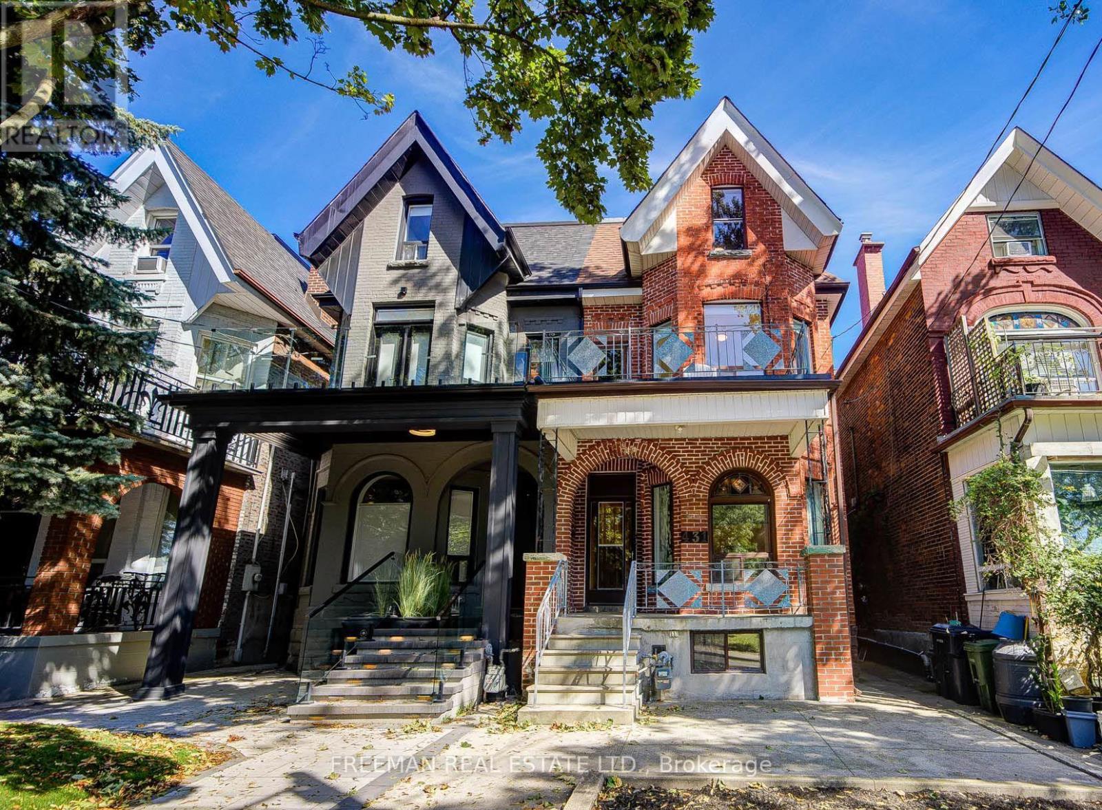 431 Manning Avenue, Toronto, Ontario  M6G 2V6 - Photo 2 - C13820916