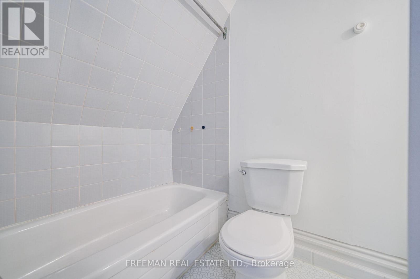 431 Manning Avenue, Toronto, Ontario  M6G 2V6 - Photo 32 - C13820916