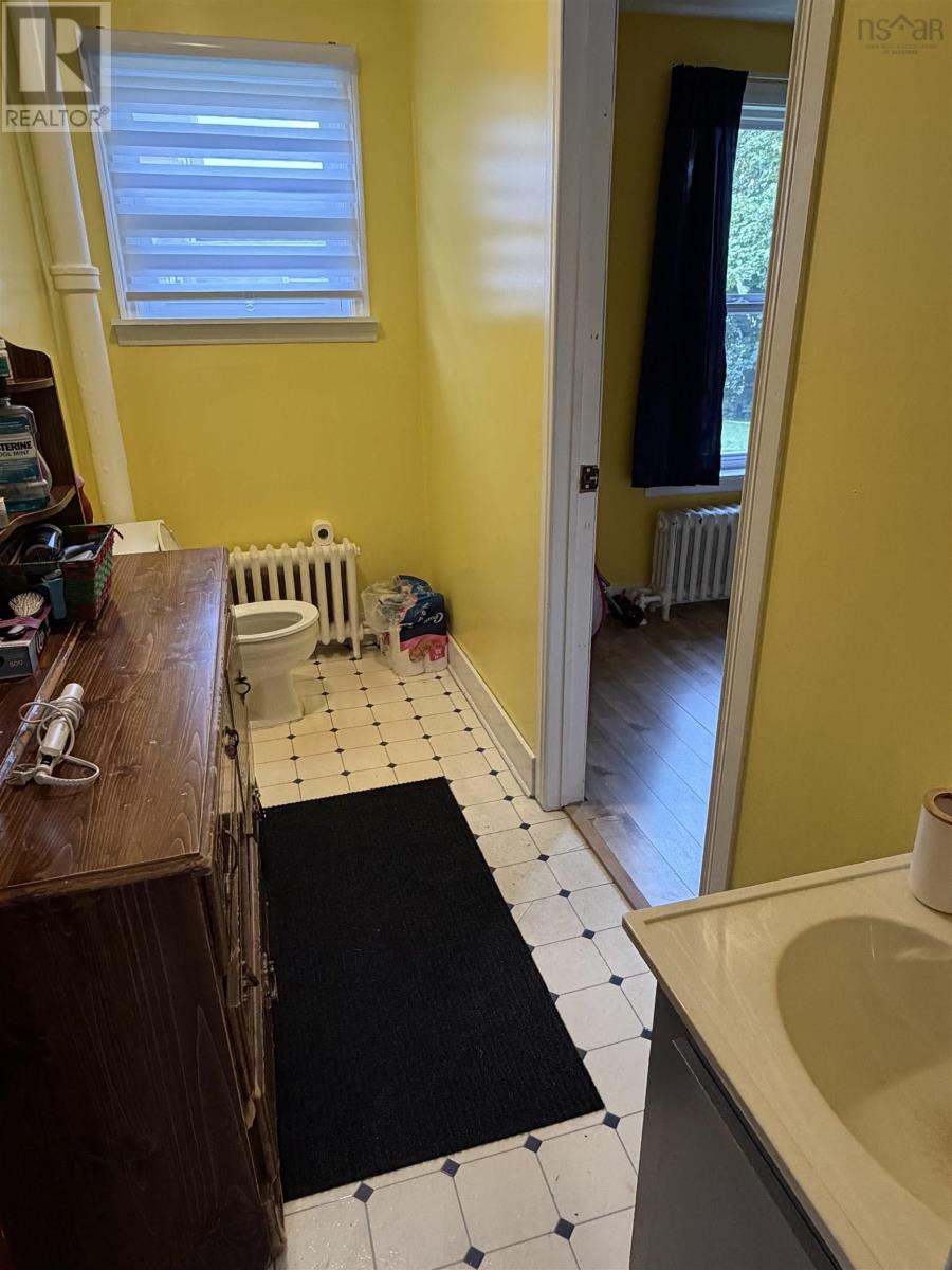 435 York Street photo 14