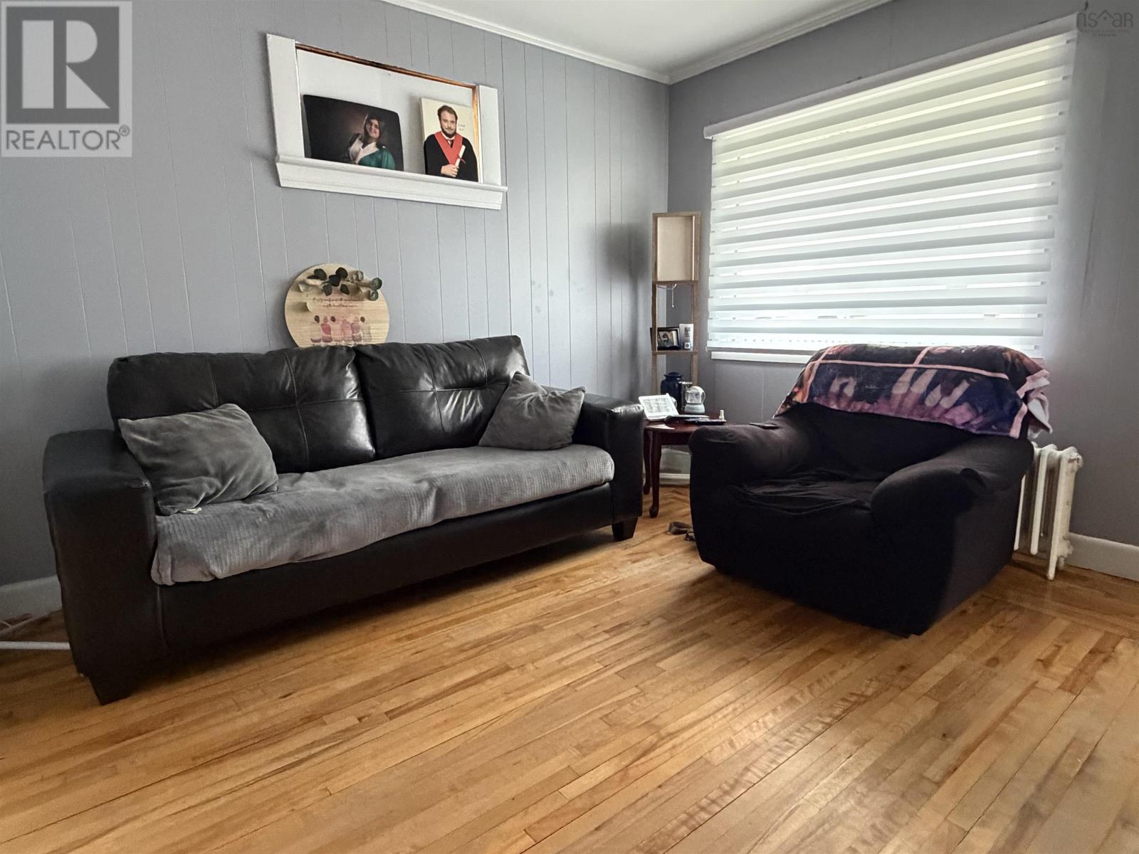 435 York Street photo 8