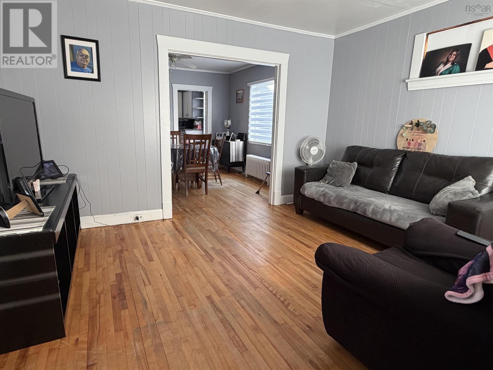 435 York Street photo 9