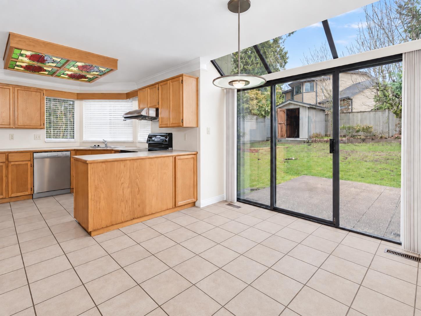 10446 Fraserglen Drive, Surrey, British Columbia  V4N 1T5 - Photo 4 - R3153550