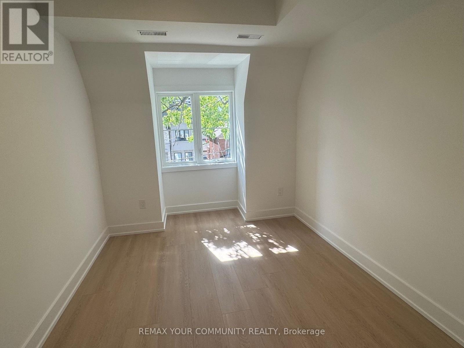 3 - 222 Belgravia Avenue, Toronto, Ontario  M6E 2M8 - Photo 10 - W13811470