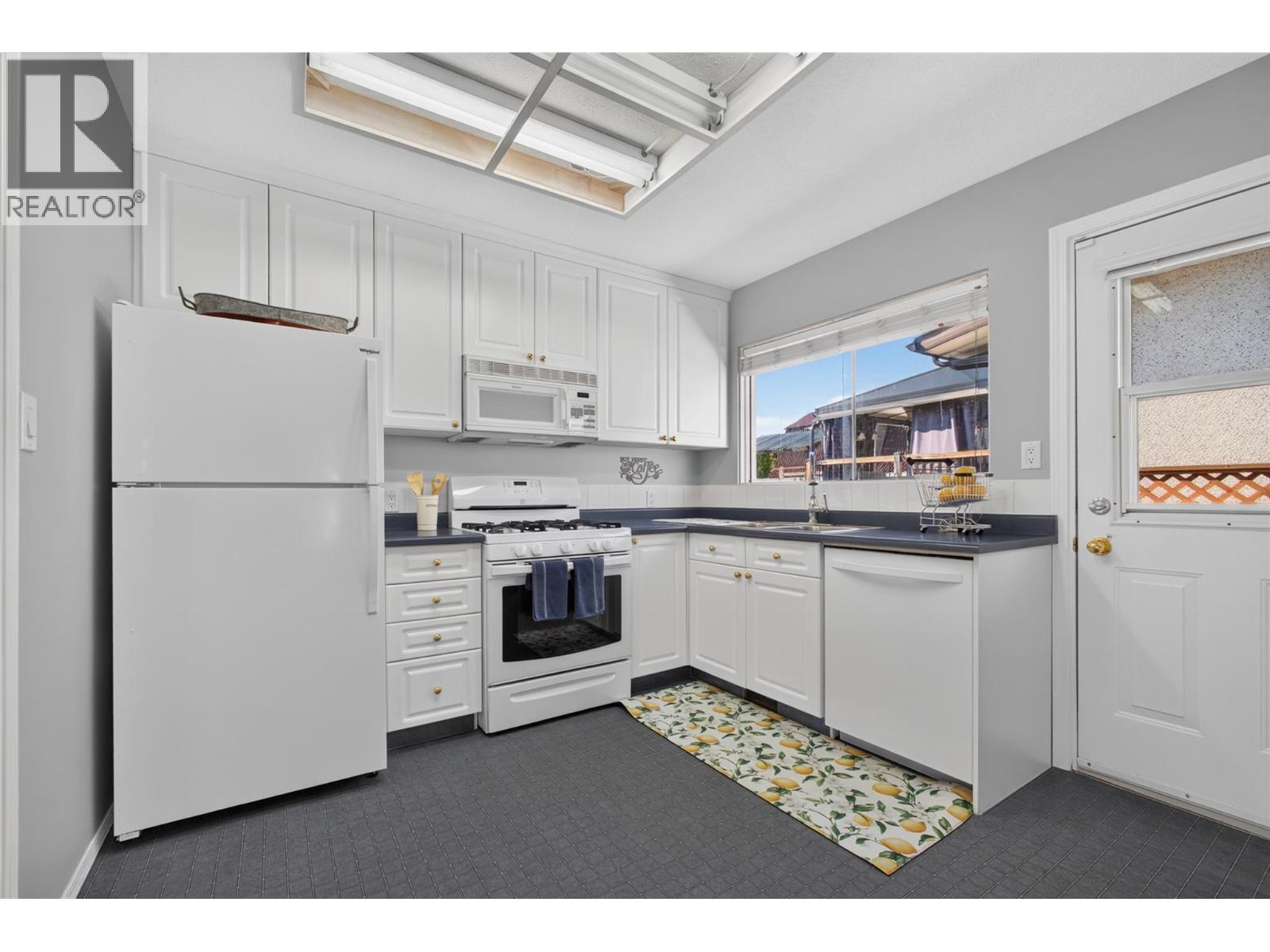 1261 Lawson Avenue, Kelowna, British Columbia  V1Y 6V1 - Photo 11 - 10400817