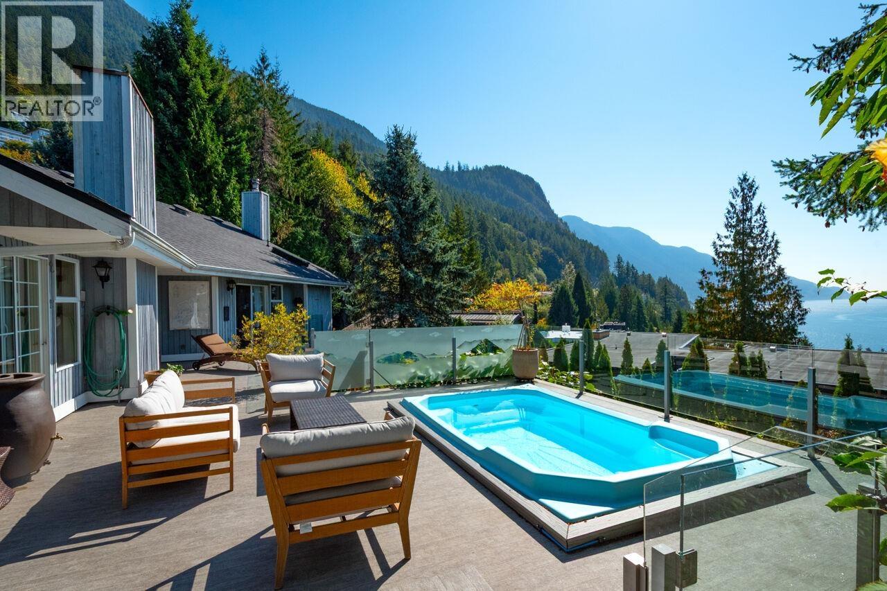 25 TIDEWATER WAY, Lions Bay, British Columbia