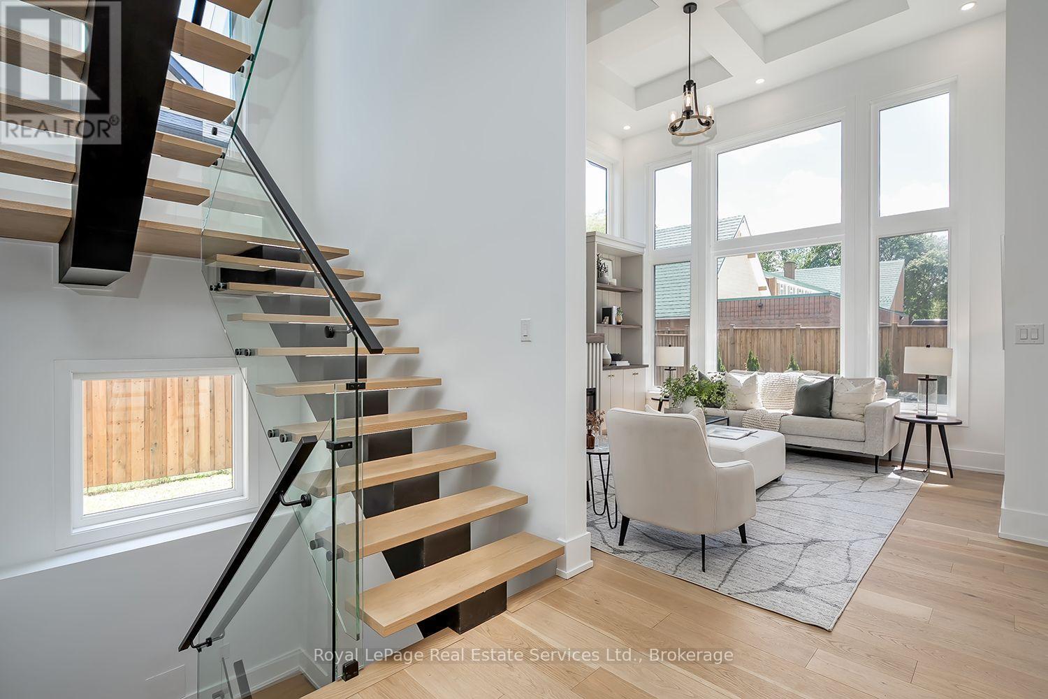 310 Tuck Drive, Burlington, Ontario  L7L 2R1 - Photo 4 - W13543422