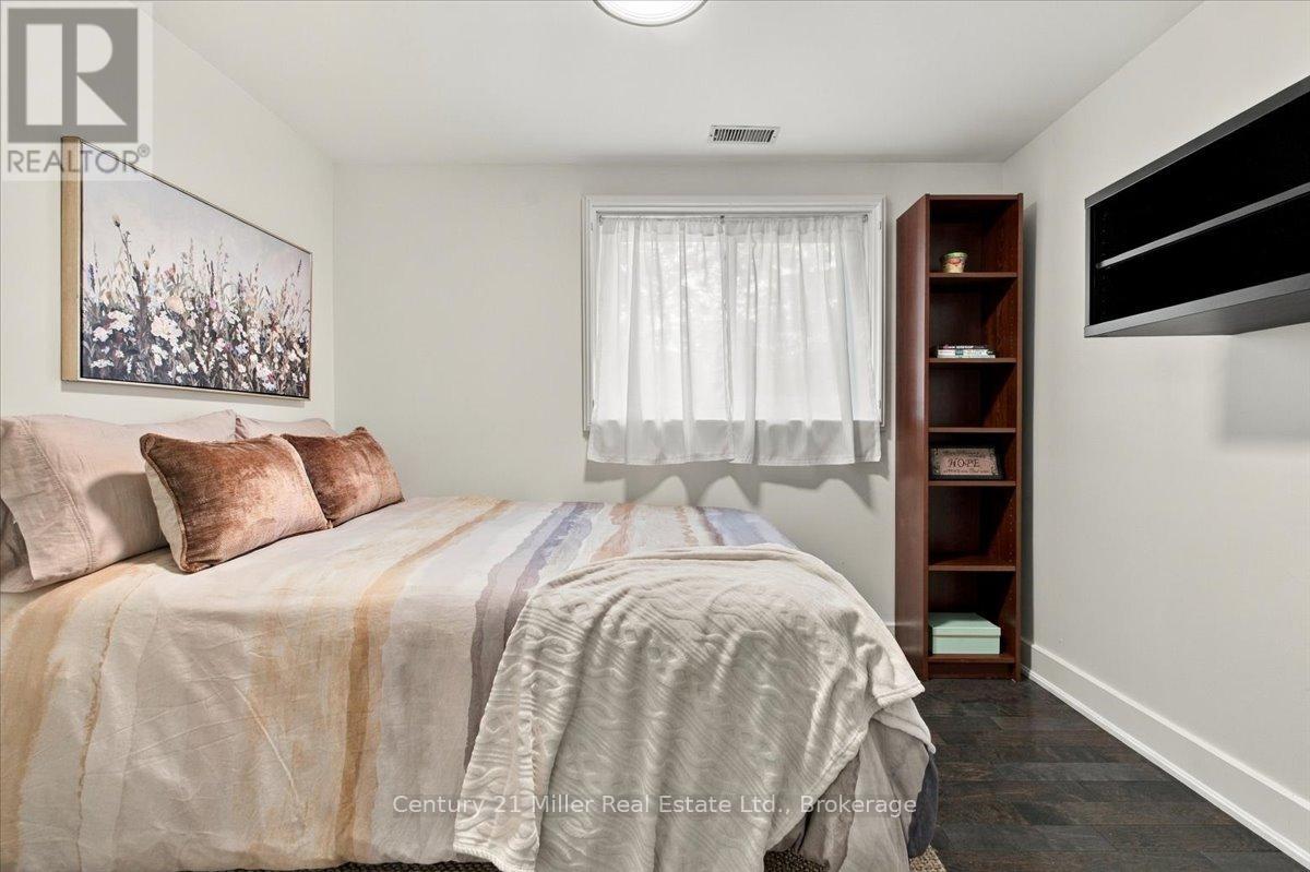 37 Tulip Street S, Oakville, Ontario  L6L 3V3 - Photo 13 - W13821124